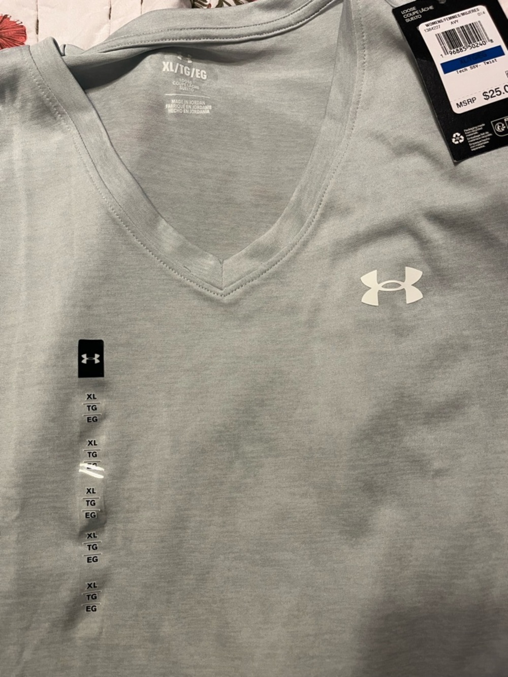 Under Armour womens V-Neck quick dry size xl
